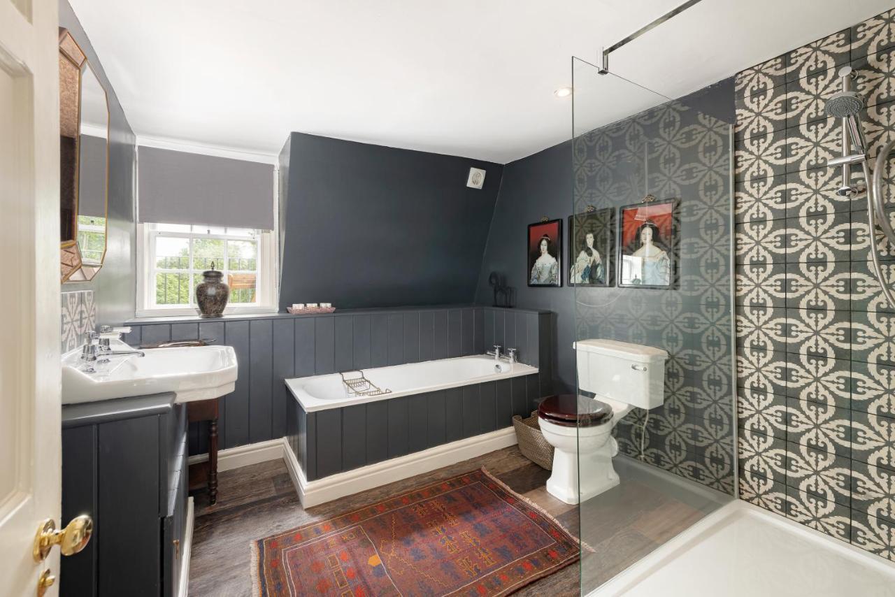 Central Apartment With Private Parking Bath Exteriör bild